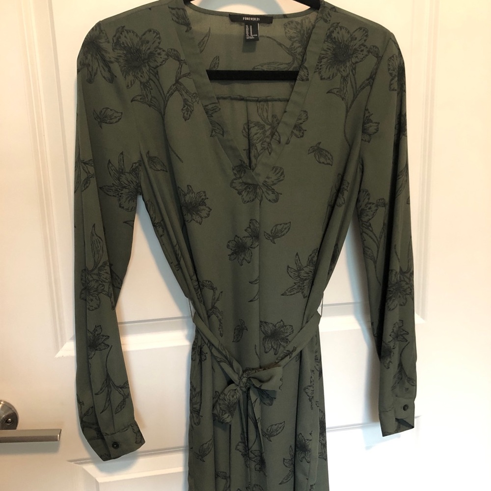 Forever 21 Medium Green Long Sleeved Dress